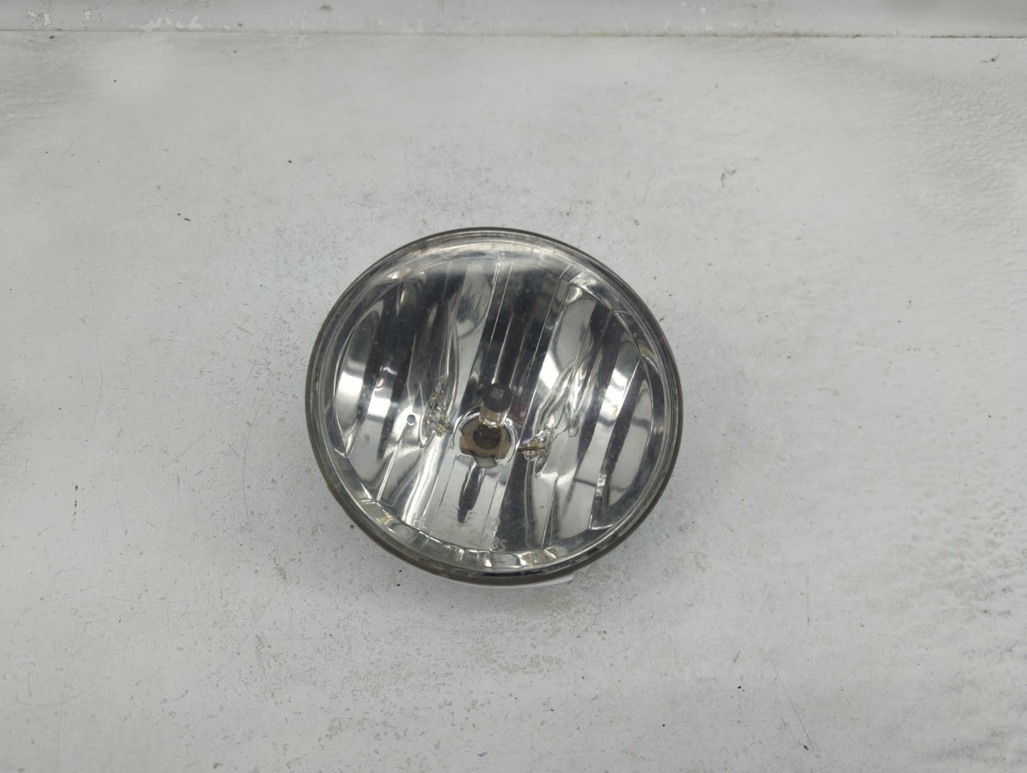2002-2006 Gmc Envoy Xl Driver Left Oem Fog Light Lamp - Oemusedautoparts1.com
