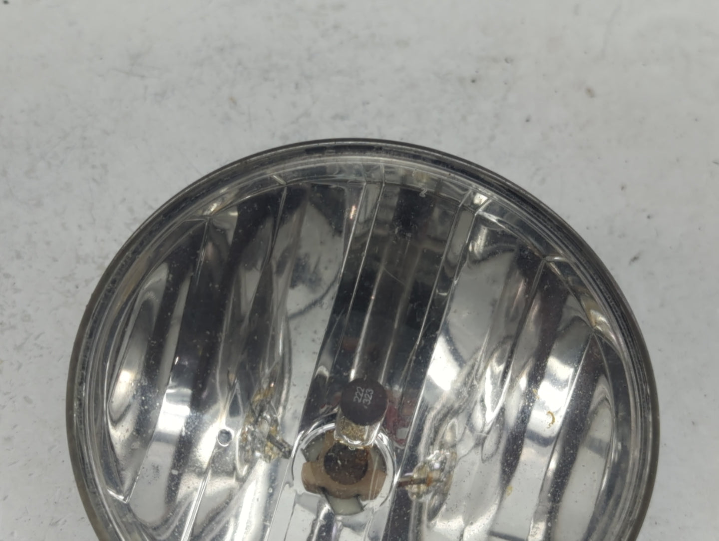 2002-2006 Gmc Envoy Xl Driver Left Oem Fog Light Lamp - Oemusedautoparts1.com