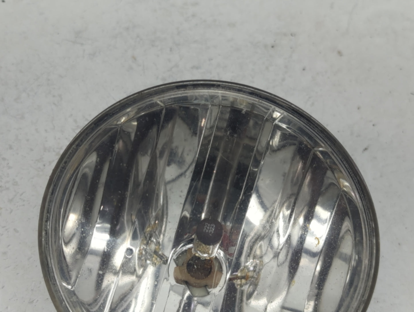 2002-2006 Gmc Envoy Xl Driver Left Oem Fog Light Lamp - Oemusedautoparts1.com