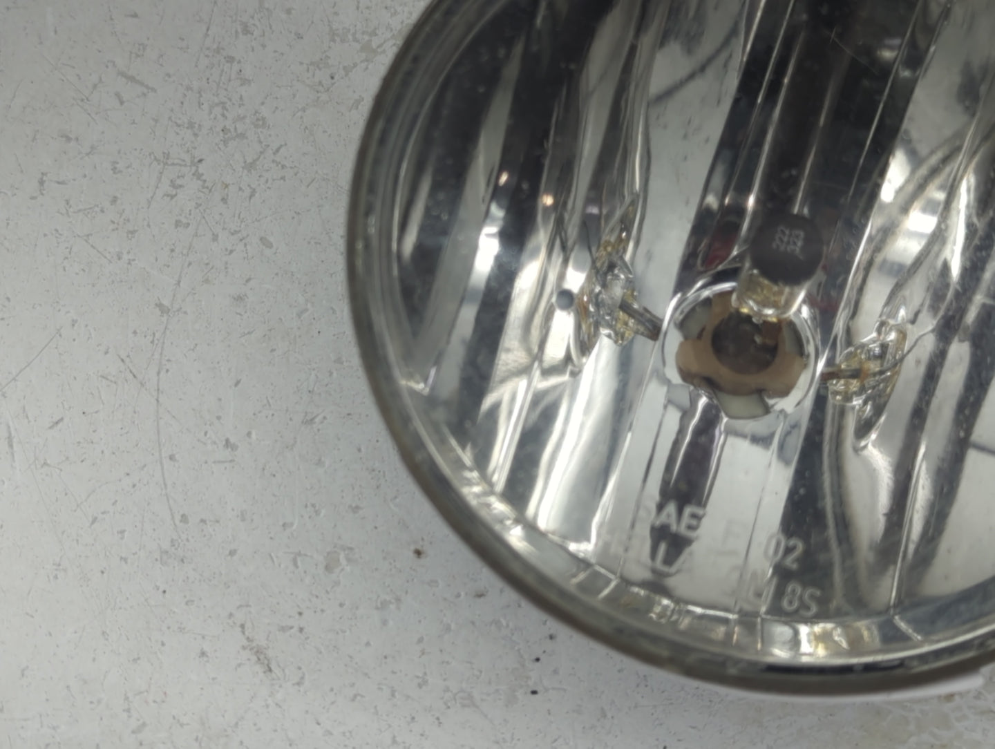 2002-2006 Gmc Envoy Xl Driver Left Oem Fog Light Lamp - Oemusedautoparts1.com