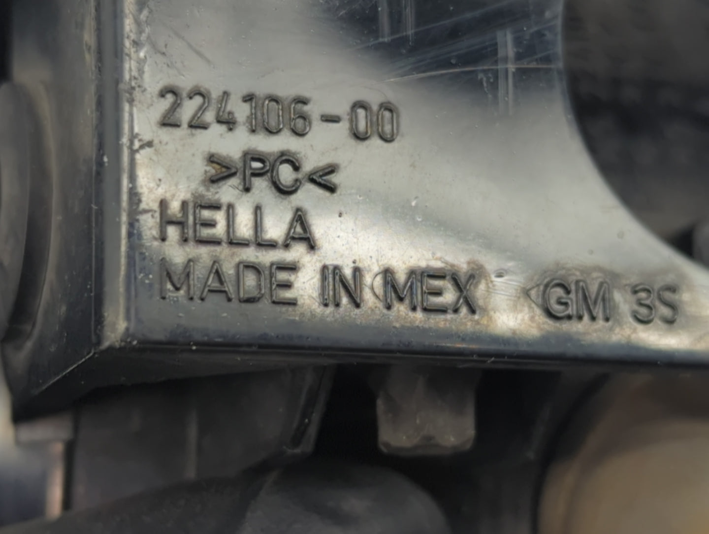 2002-2006 Gmc Envoy Xl Driver Left Oem Fog Light Lamp - Oemusedautoparts1.com