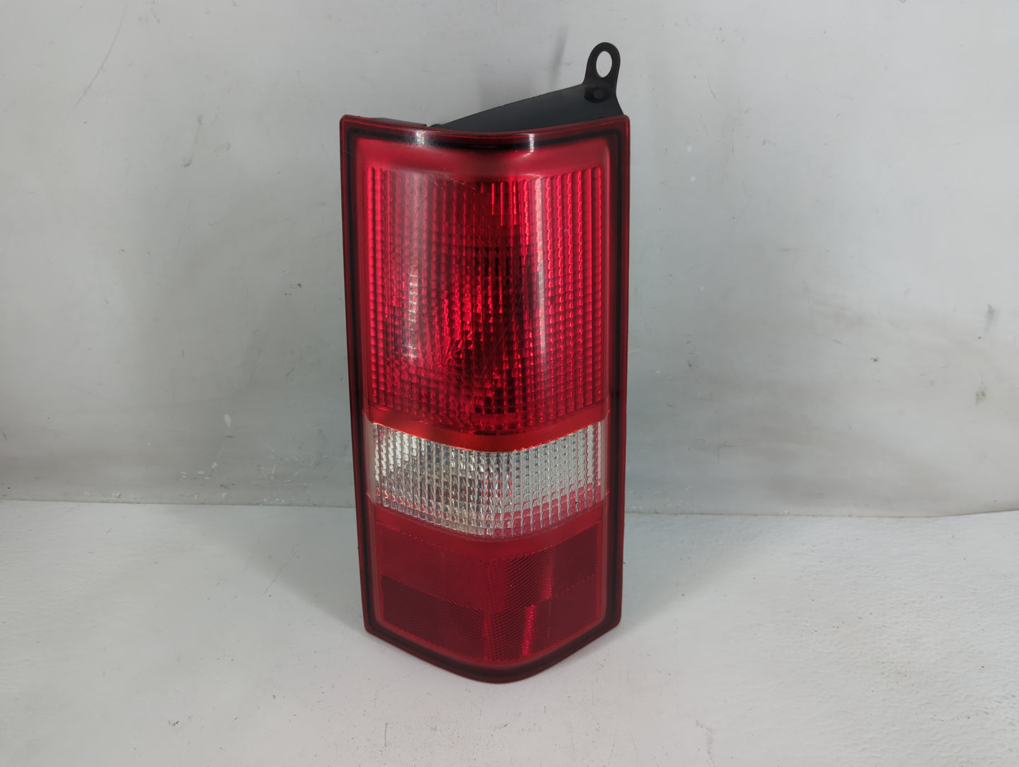 2003-2019 Gmc Savana 2500 Tail Light Assembly Passenger Right OEM P/N:15813651 Fits OEM Used Auto Parts - Oemusedautoparts1.