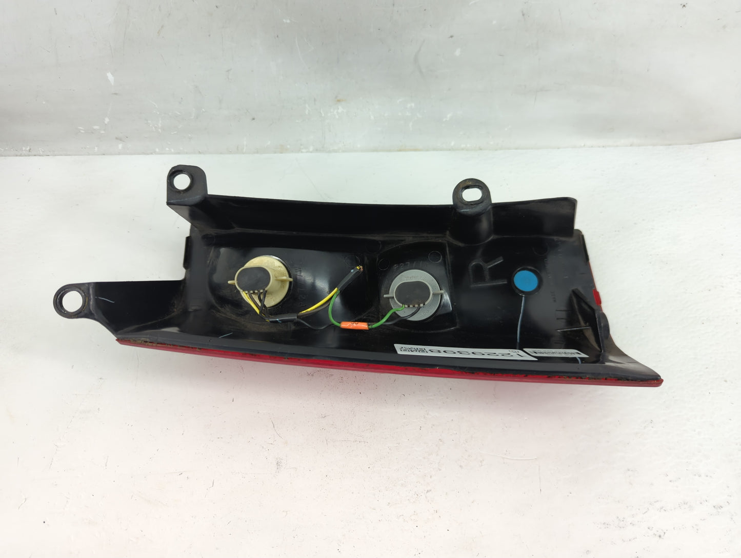 2003-2019 Gmc Savana 2500 Tail Light Assembly Passenger Right OEM P/N:15813651 Fits OEM Used Auto Parts - Oemusedautoparts1.