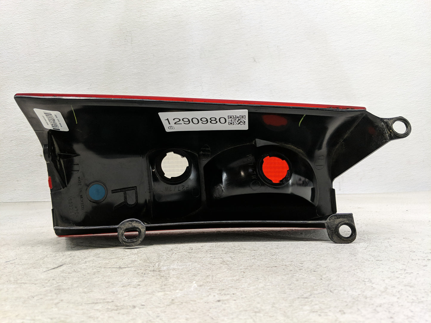 2003-2019 Gmc Savana 2500 Tail Light Assembly Passenger Right OEM P/N:16530414 A 15813651 Fits OEM Used Auto Parts - Oemused