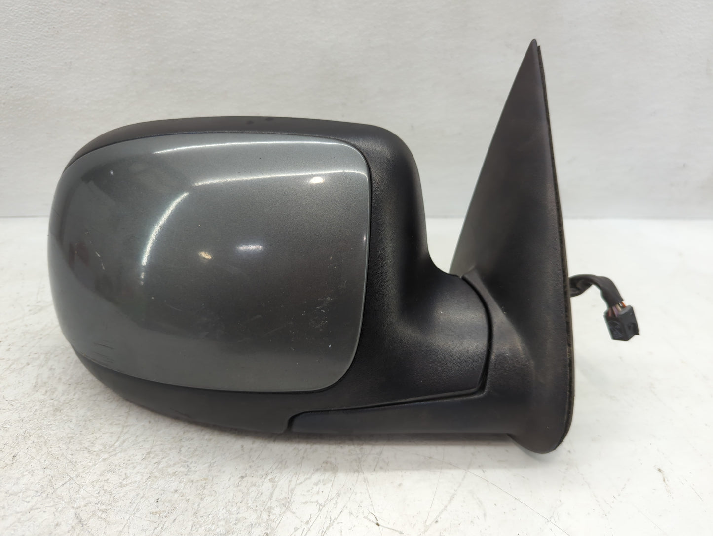 2003-2006 Gmc Yukon Passenger Side View Mirror - Right Door Mirror OEM Used - Oemusedautoparts1.com