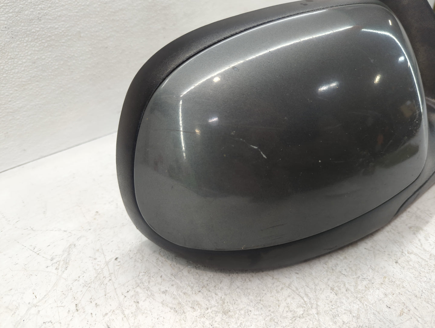2003-2006 Gmc Yukon Passenger Side View Mirror - Right Door Mirror OEM Used - Oemusedautoparts1.com