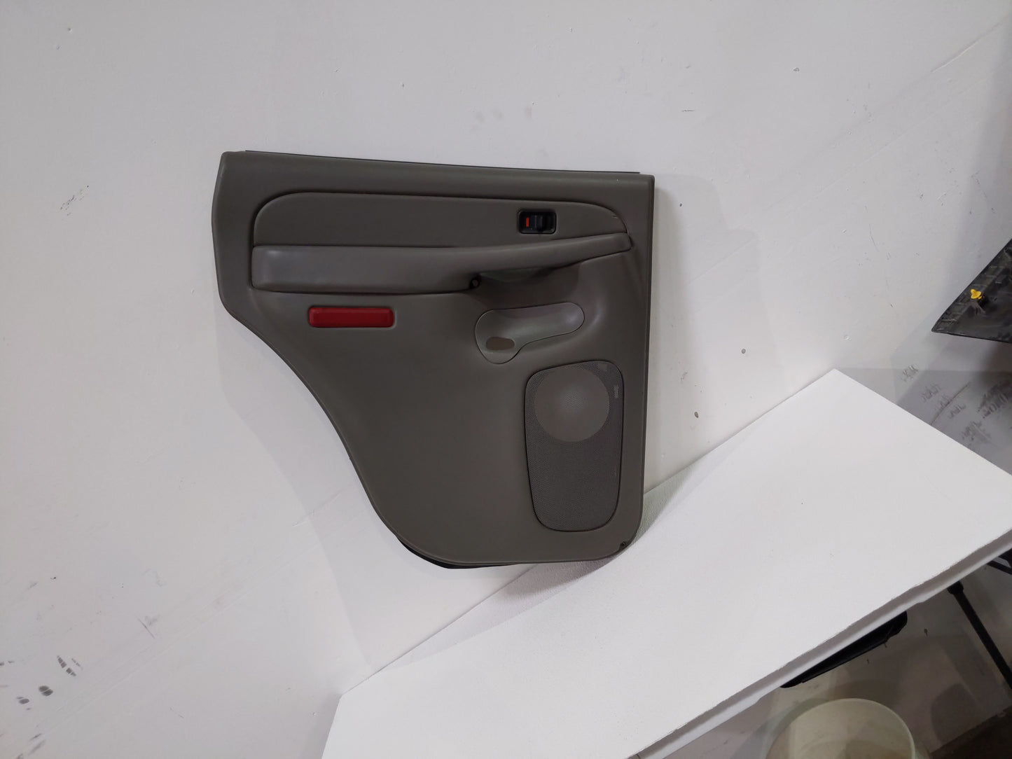 2006 Gmc Yukon Rear Left Driver Interior Door Panel Trim - Oemusedautoparts1.com