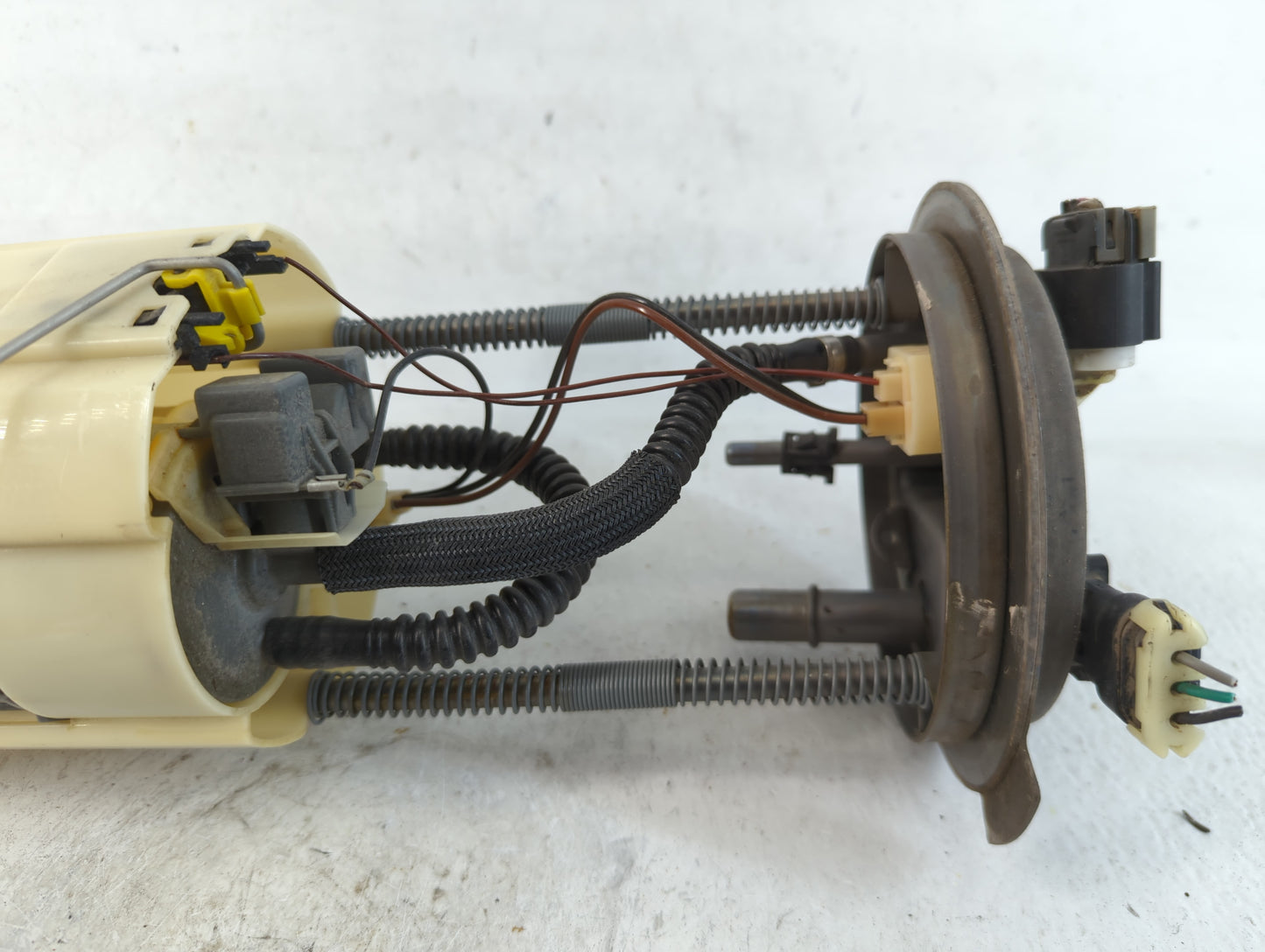 2004-2006 Gmc Yukon Electrical Gas Fuel Pump Assembly - Oemusedautoparts1.com