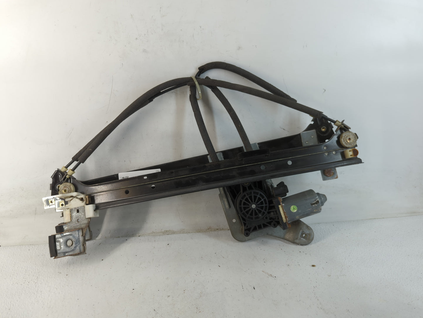 2005-2006 Gmc Yukon Xl 1500 Passenger Rear Right Power Window Motor - Oemusedautoparts1.com