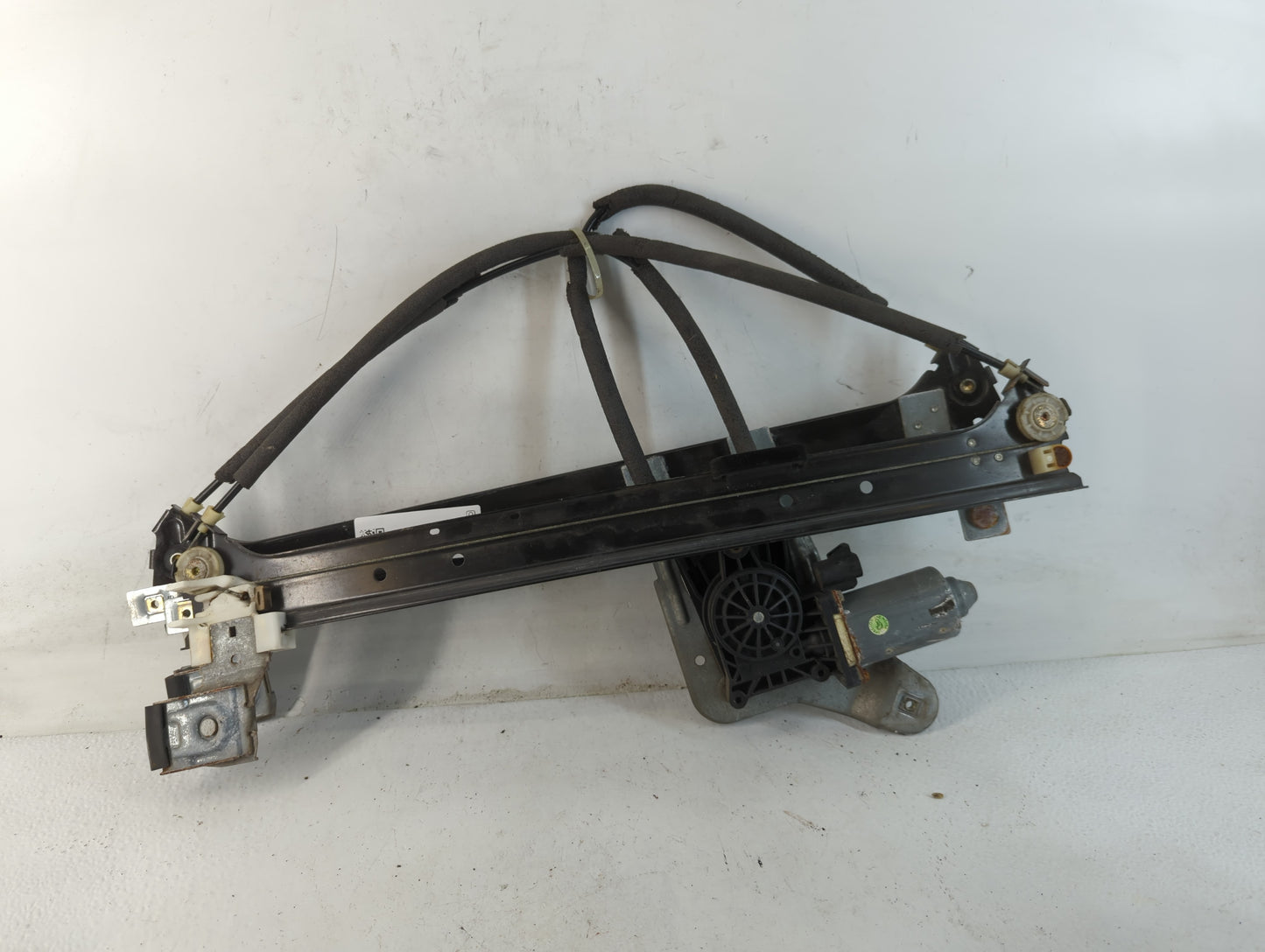 2005-2006 Gmc Yukon Xl 1500 Passenger Rear Right Power Window Motor - Oemusedautoparts1.com