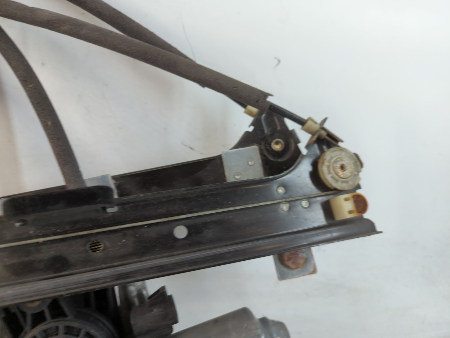 2005-2006 Gmc Yukon Xl 1500 Passenger Rear Right Power Window Motor - Oemusedautoparts1.com