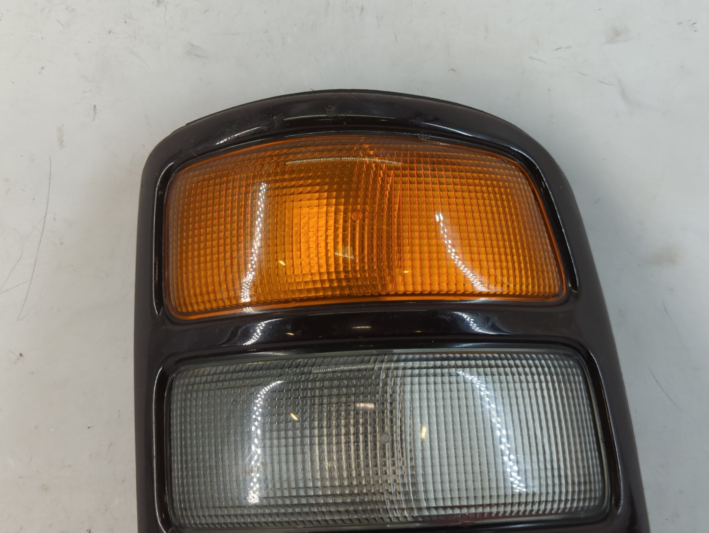 2004-2006 Gmc Yukon Xl 1500 Tail Light Assembly Passenger Right OEM P/N:15224182 Fits Fits 2004 2005 2006 OEM Used Auto Part