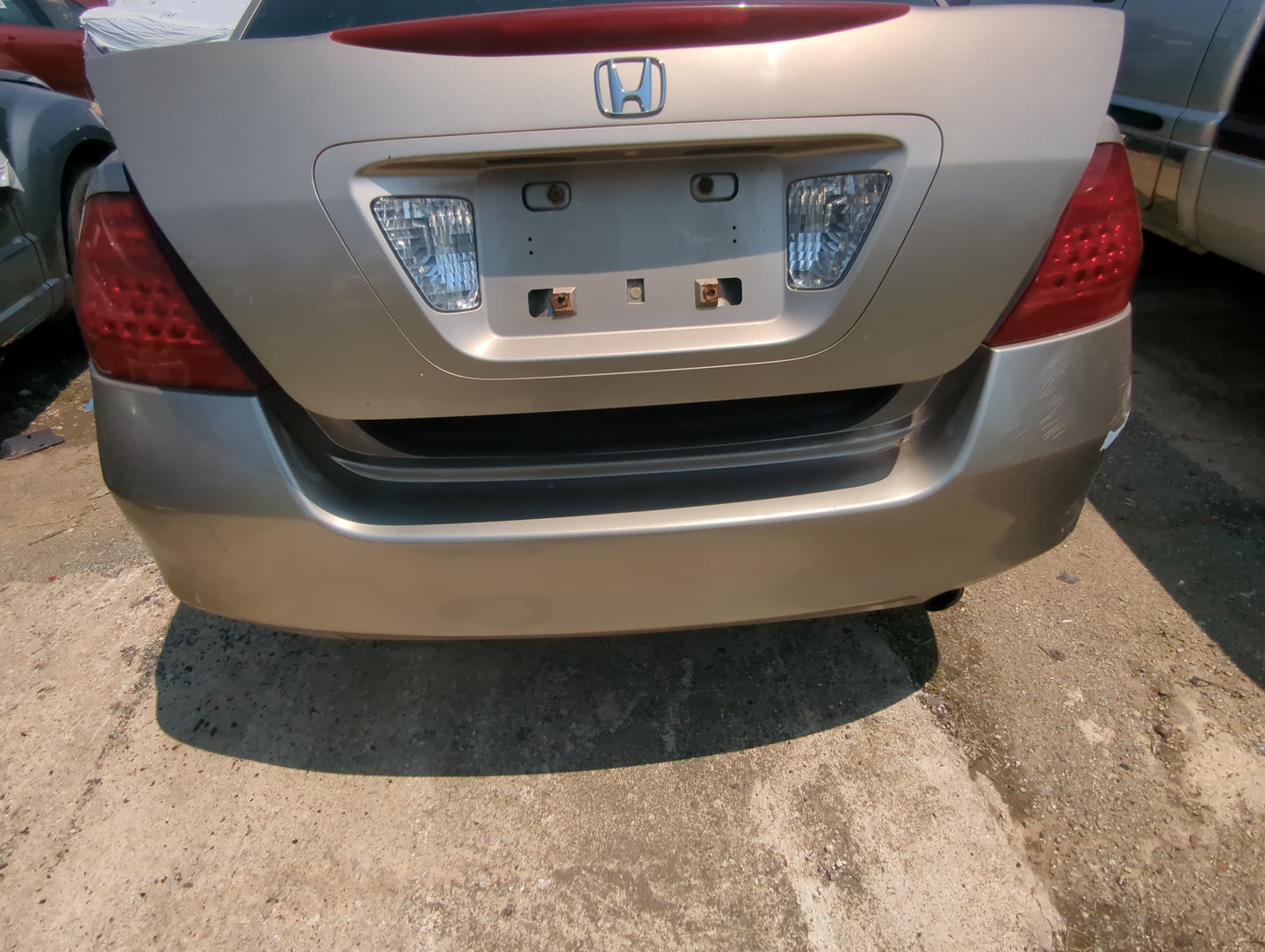2006-2007 Honda Accord Rear Bumper Assembly Oem - Oemusedautoparts1.com
