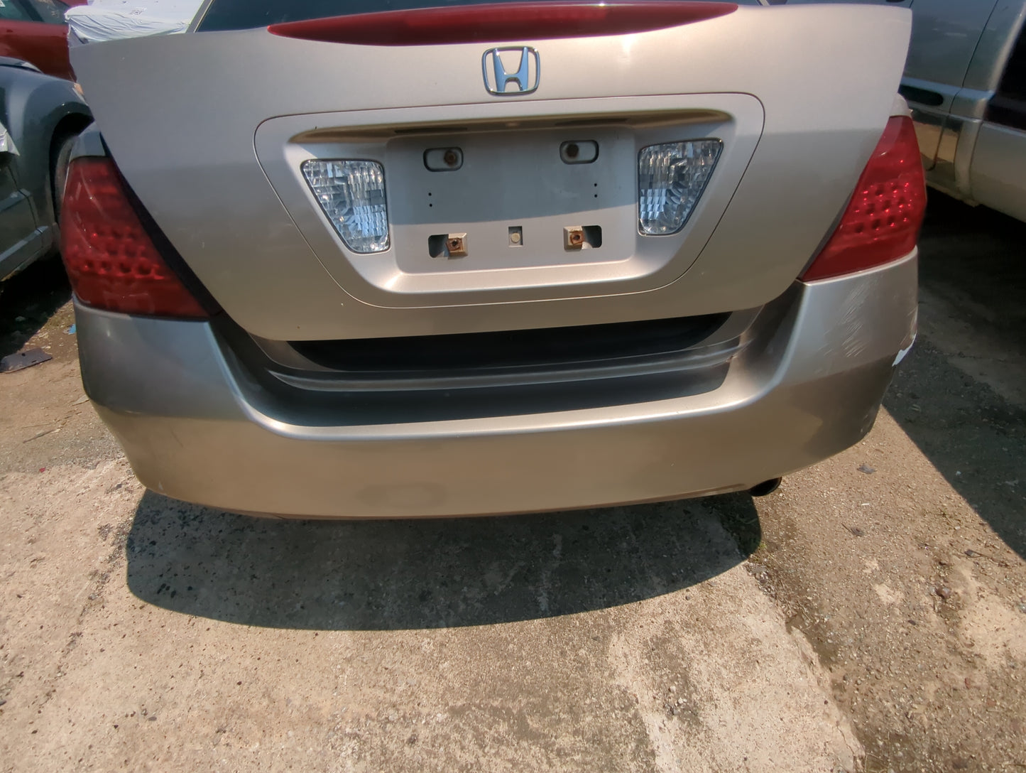 2006-2007 Honda Accord Rear Bumper Assembly Oem 1050625 - Oemusedautoparts1.com