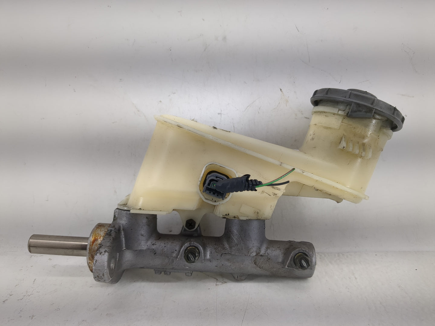 2003-2007 Honda Accord Brake Master Cylinder - Oemusedautoparts1.com