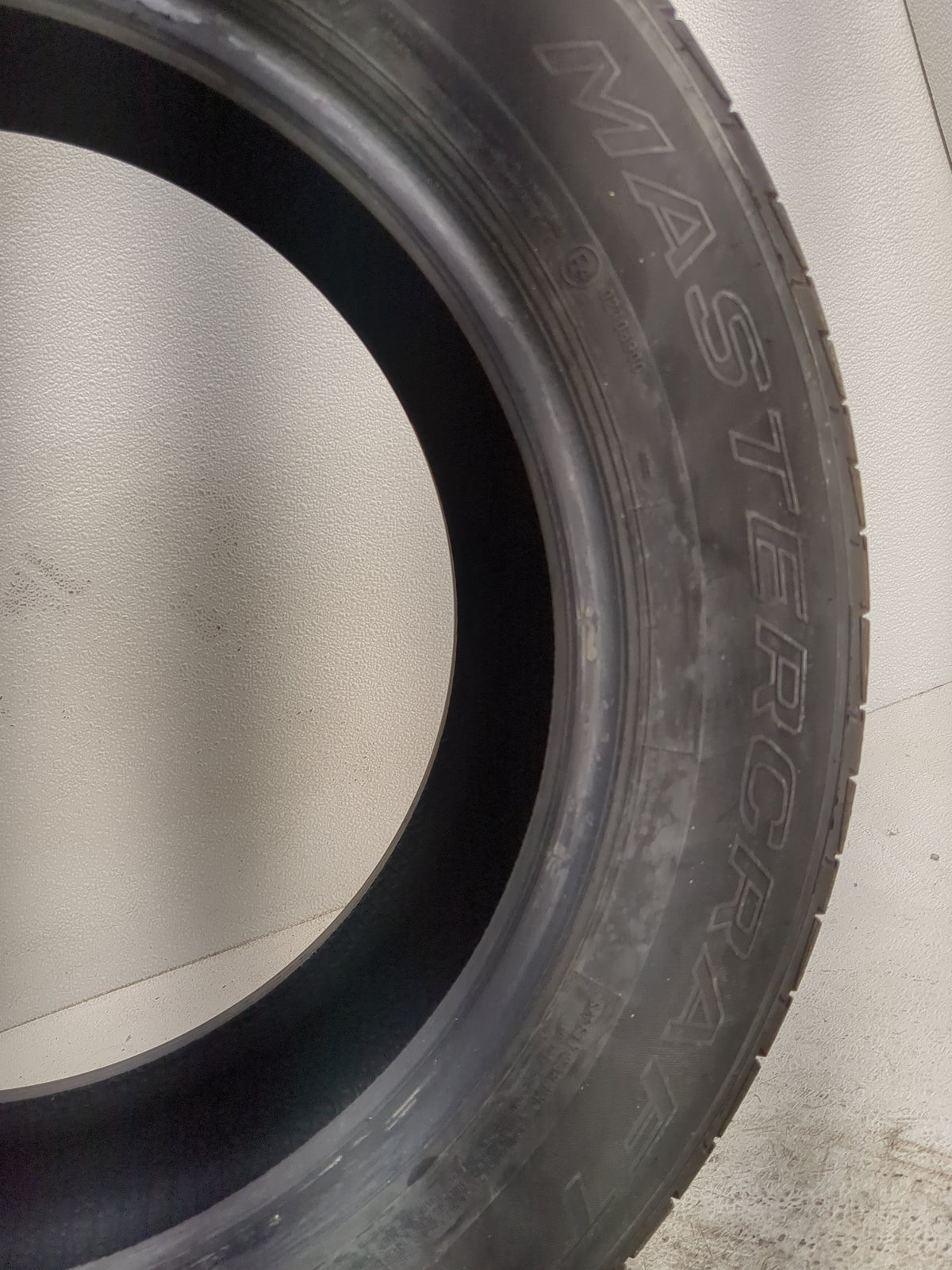 Used Tire 205/60R16 MASTERCRAFT COURSER QUEST 92V - Tread Depth 9/32 - Oemusedautoparts1.com