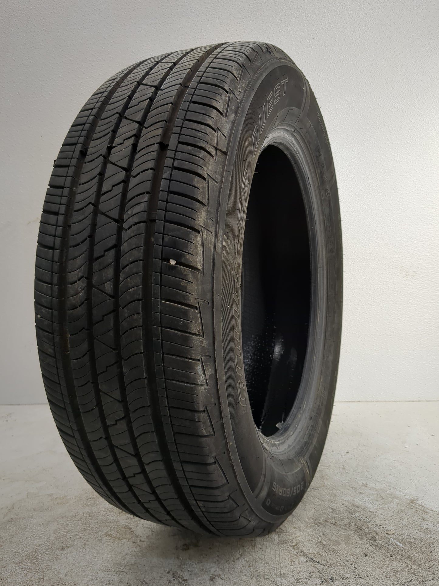 Used Tire 205/60R16 MASTERCRAFT COURSER QUEST 92V - Tread Depth 9/32 - Oemusedautoparts1.com