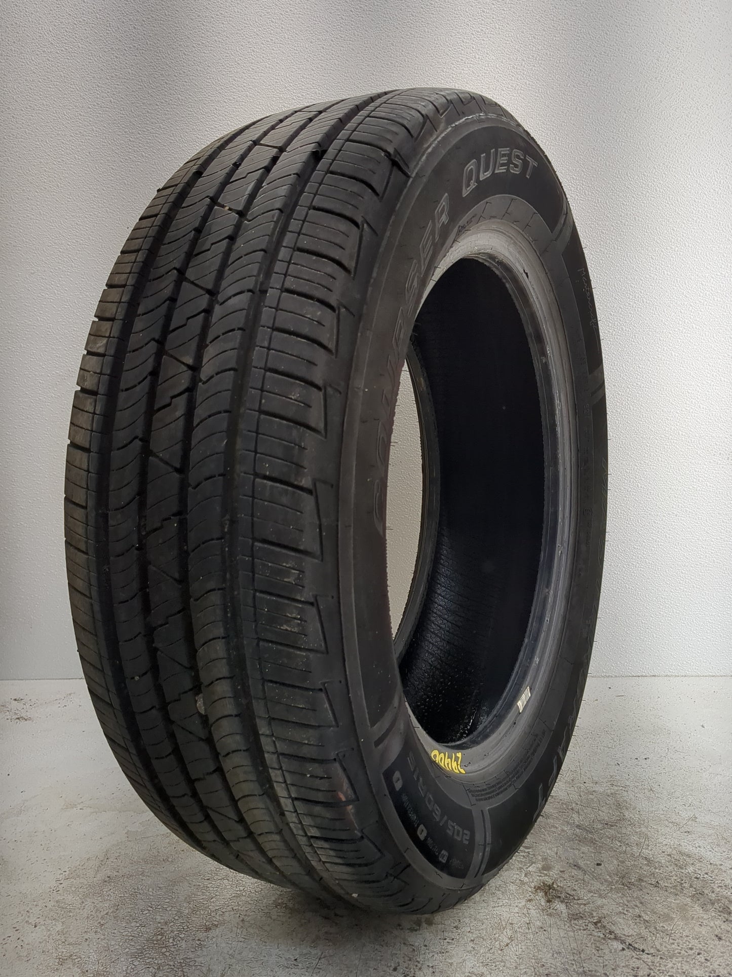 Used Tire 205/60R16 MASTERCRAFT COURSER QUEST 92V - Tread Depth 9.5/32 - Oemusedautoparts1.com