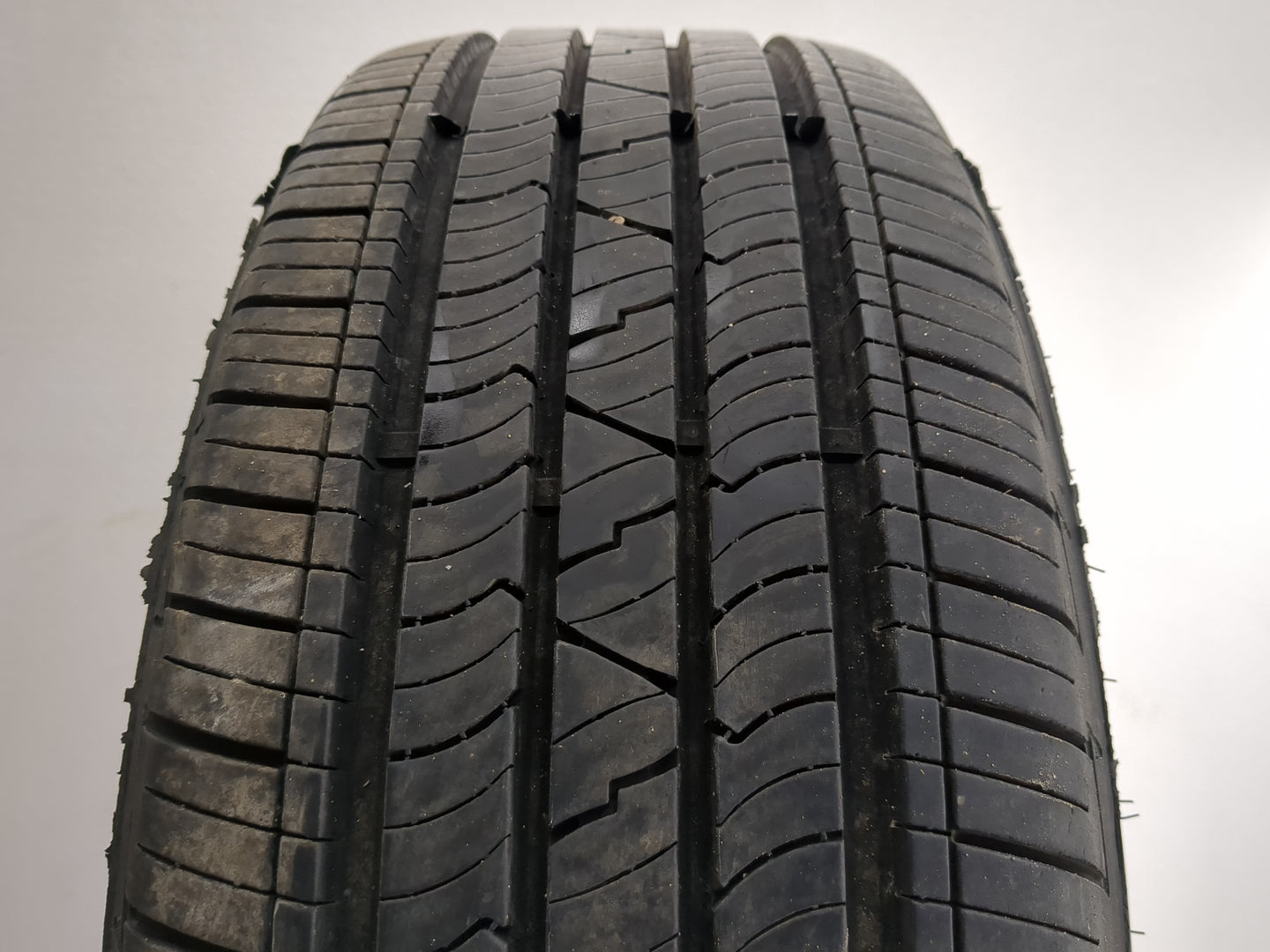 Used Tire 205/60R16 MASTERCRAFT COURSER QUEST 92V - Tread Depth 9.5/32 - Oemusedautoparts1.com