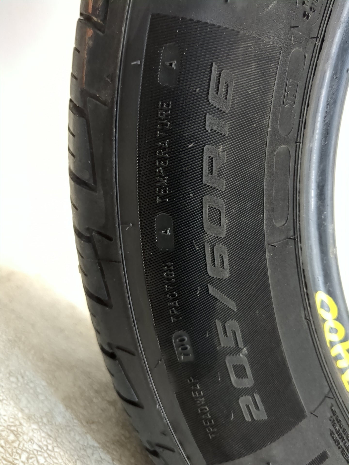 Used Tire 205/60R16 MASTERCRAFT COURSER QUEST 92V - Tread Depth 9.5/32 - Oemusedautoparts1.com