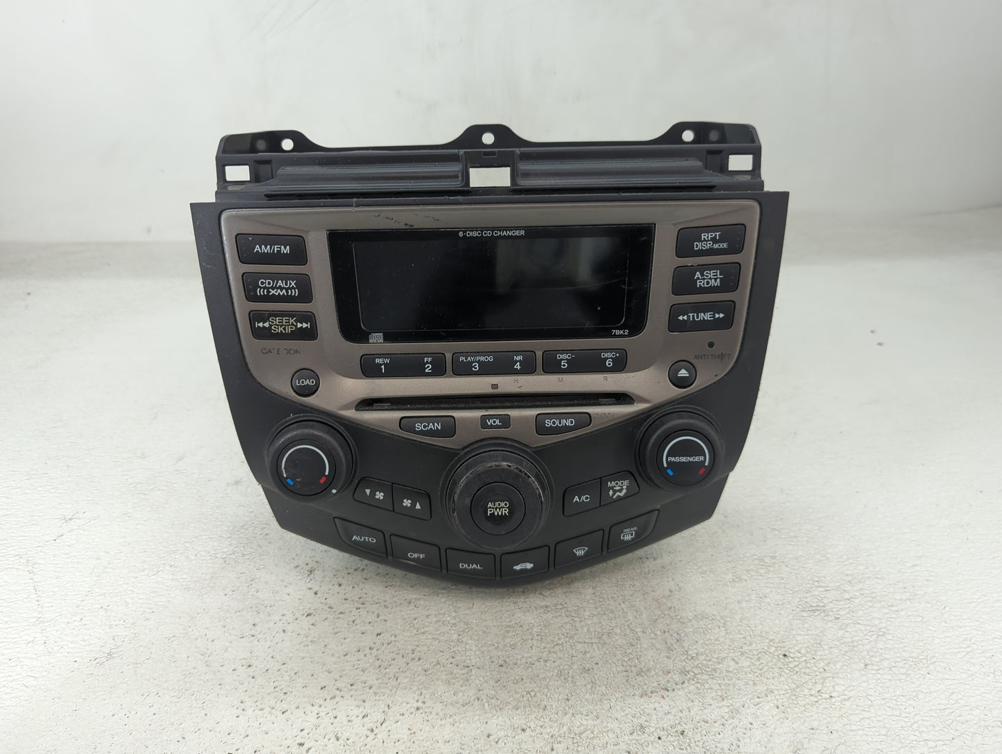 2006 Honda Accord Radio AM FM Cd Player Receiver Replacement P/N:39175-SDA-L120-M2 CQ-EH1464Z Fits OEM Used Auto Parts - Oem