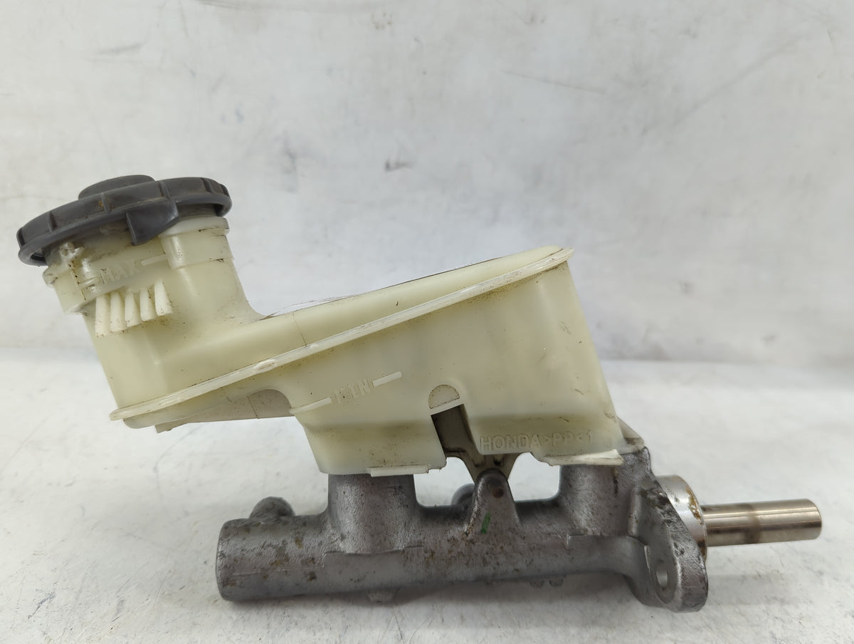 2003-2007 Honda Accord Brake Master Cylinder 1498721 - Oemusedautoparts1.com