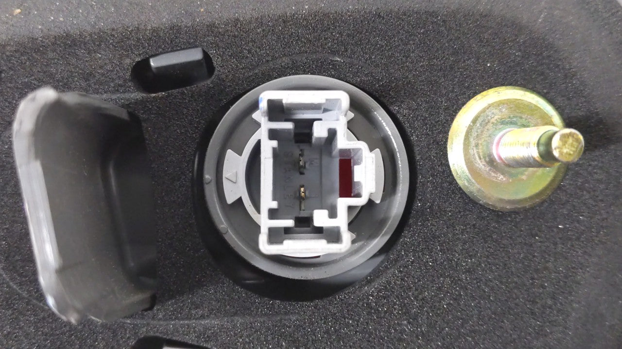 2006-2011 Honda Civic Tail Light Assembly Driver Left OEM Fits Fits 2006 2007 2008 2009 2010 2011 OEM Used Auto Parts - Oemu