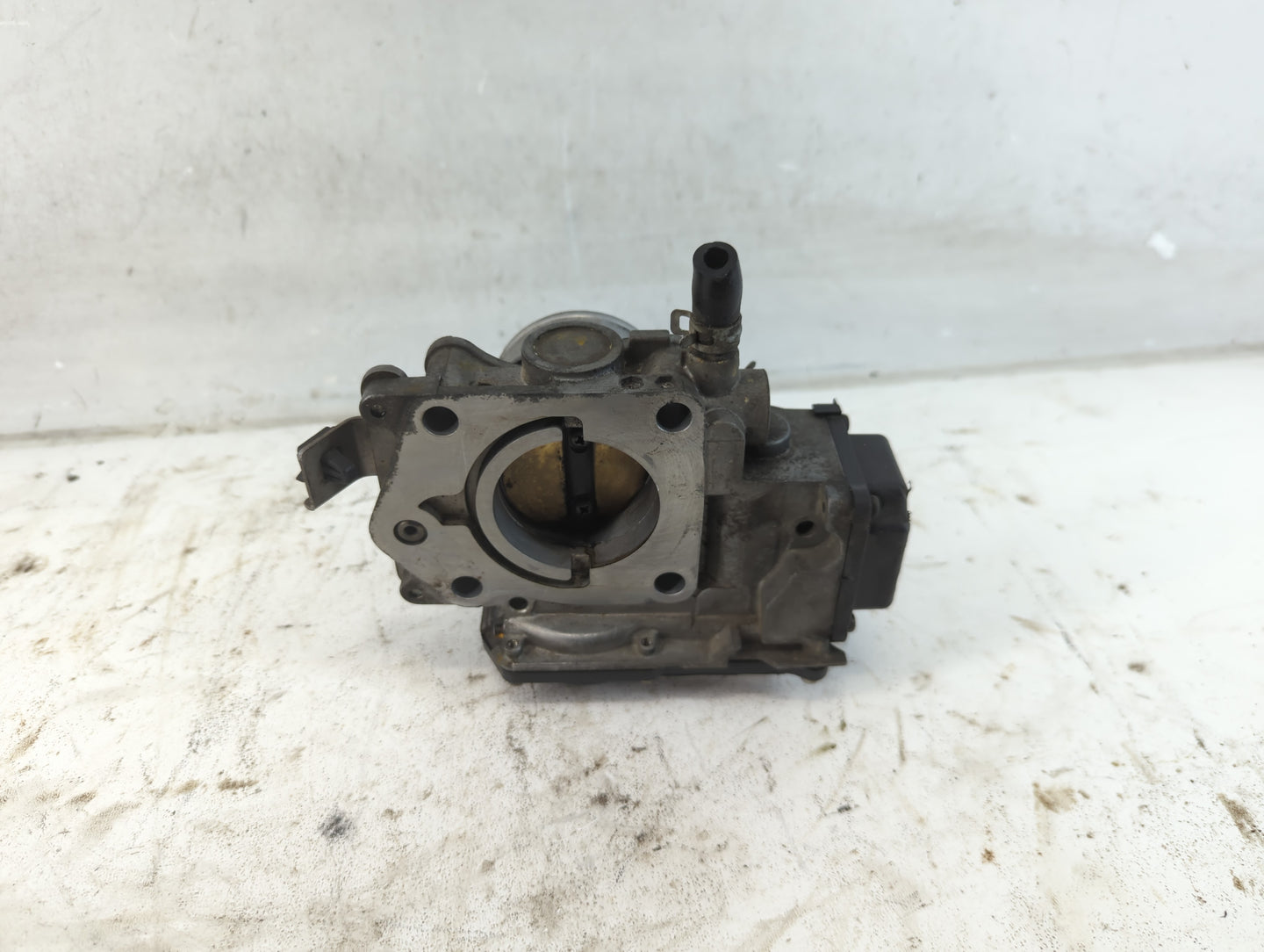 2006-2011 Honda Civic Throttle Body P/N:GMA8A 70201 Fits Fits 2006 2007 2008 2009 2010 2011 OEM Used Auto Parts - Oemusedaut