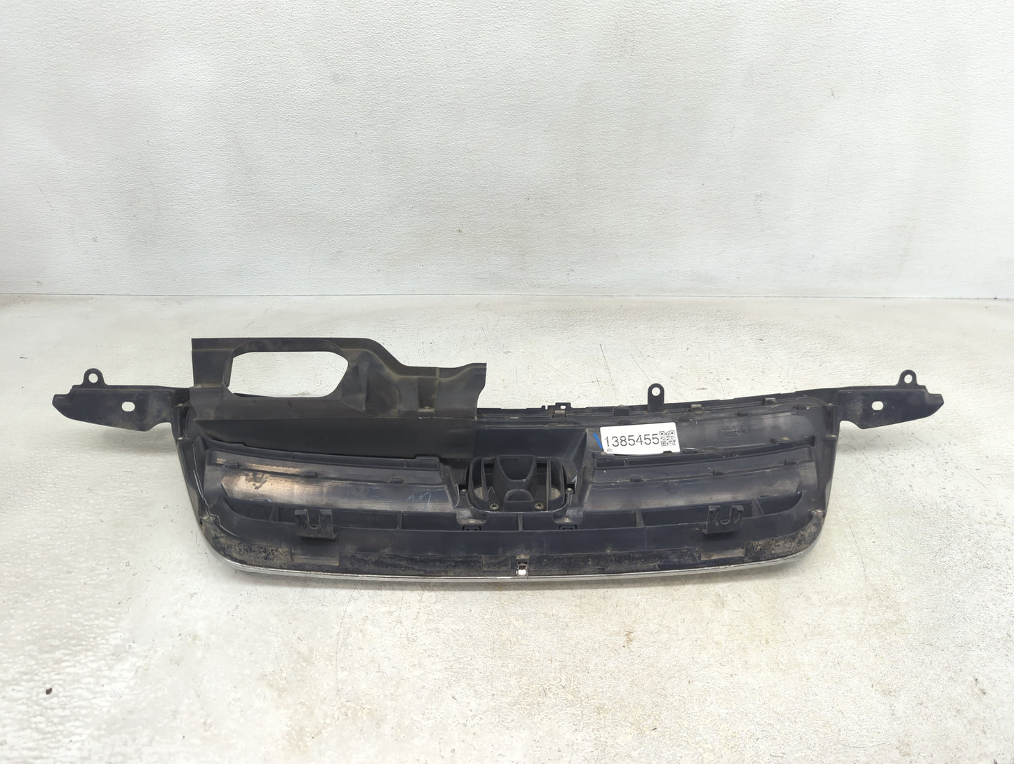 2005-2006 Honda Cr-v Front Grille Bumper Not Included - Oemusedautoparts1.com