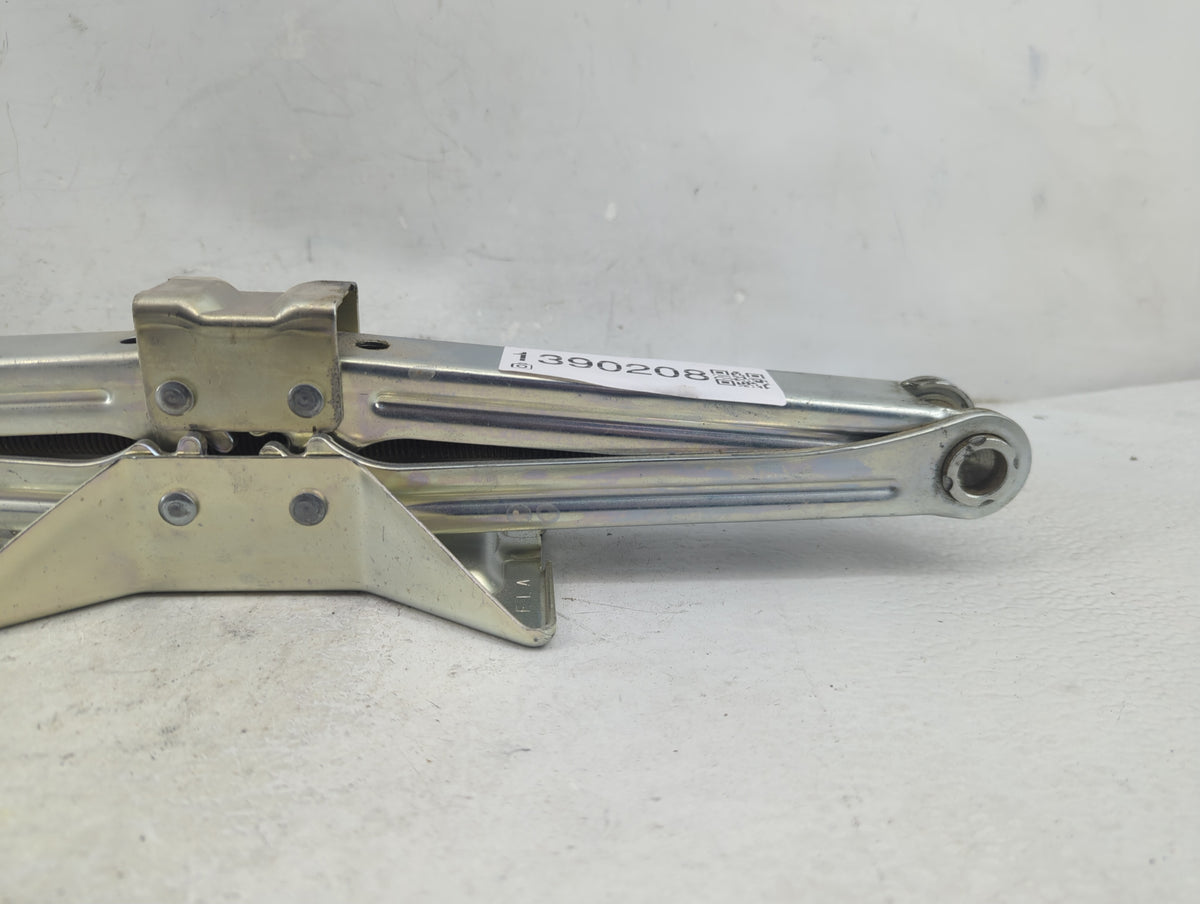2006 Honda Cr-v Spare Scissor Car Jack 1390208 - Oemusedautoparts1.com