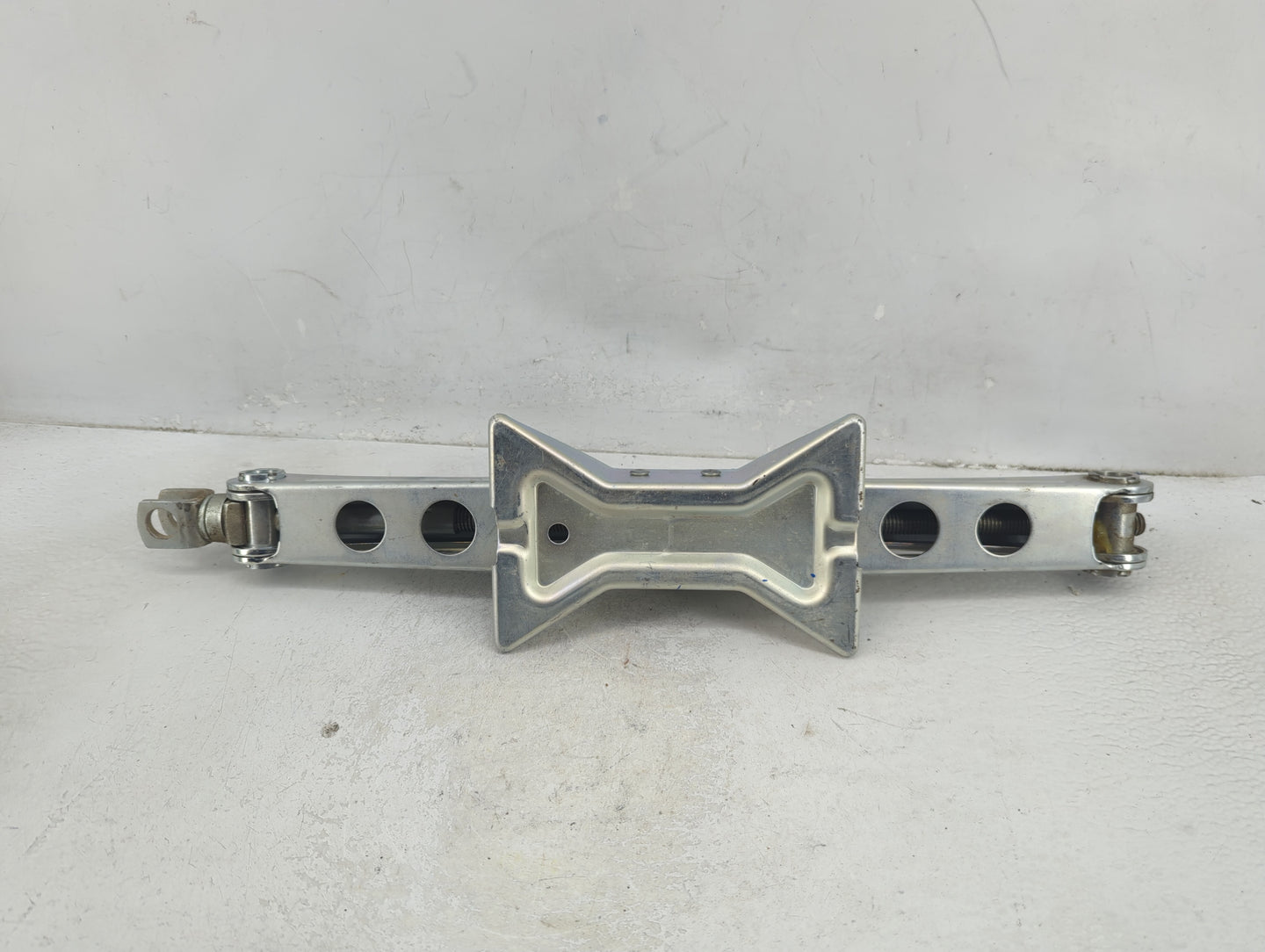 2006 Honda Cr-v Spare Scissor Car Jack 1390208 - Oemusedautoparts1.com