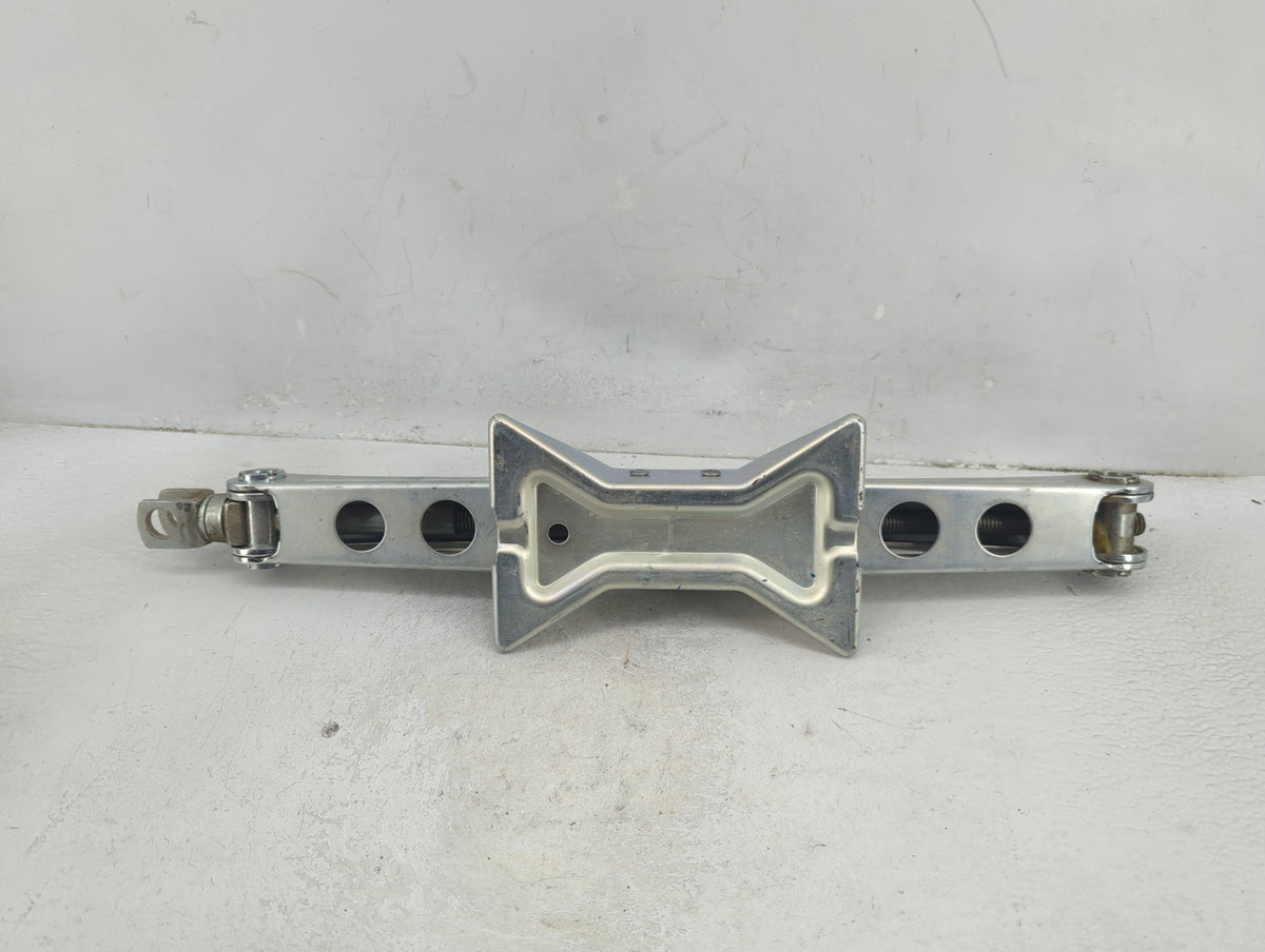 2006 Honda Cr-v Spare Scissor Car Jack 1390208 - Oemusedautoparts1.com