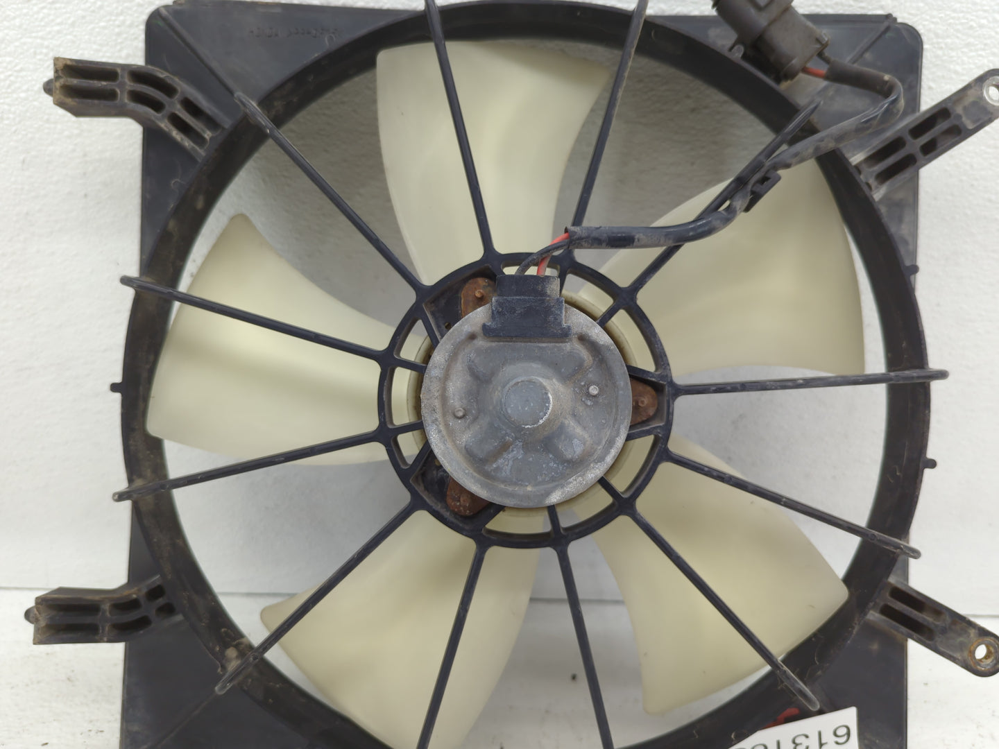 2002-2006 Honda Cr-v Left Radiator Fan Motor Assembly - Oemusedautoparts1.com
