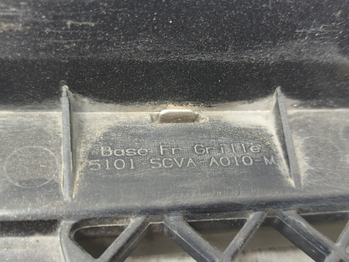 2003-2006 Honda Element Front Grille Bumper Not Included - Oemusedautoparts1.com