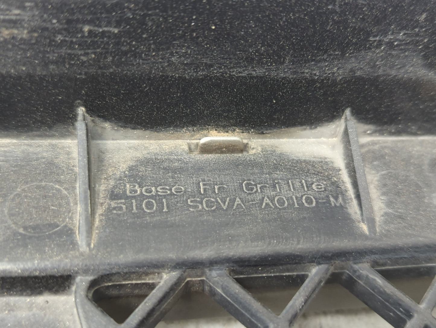 2003-2006 Honda Element Front Grille Bumper Not Included - Oemusedautoparts1.com