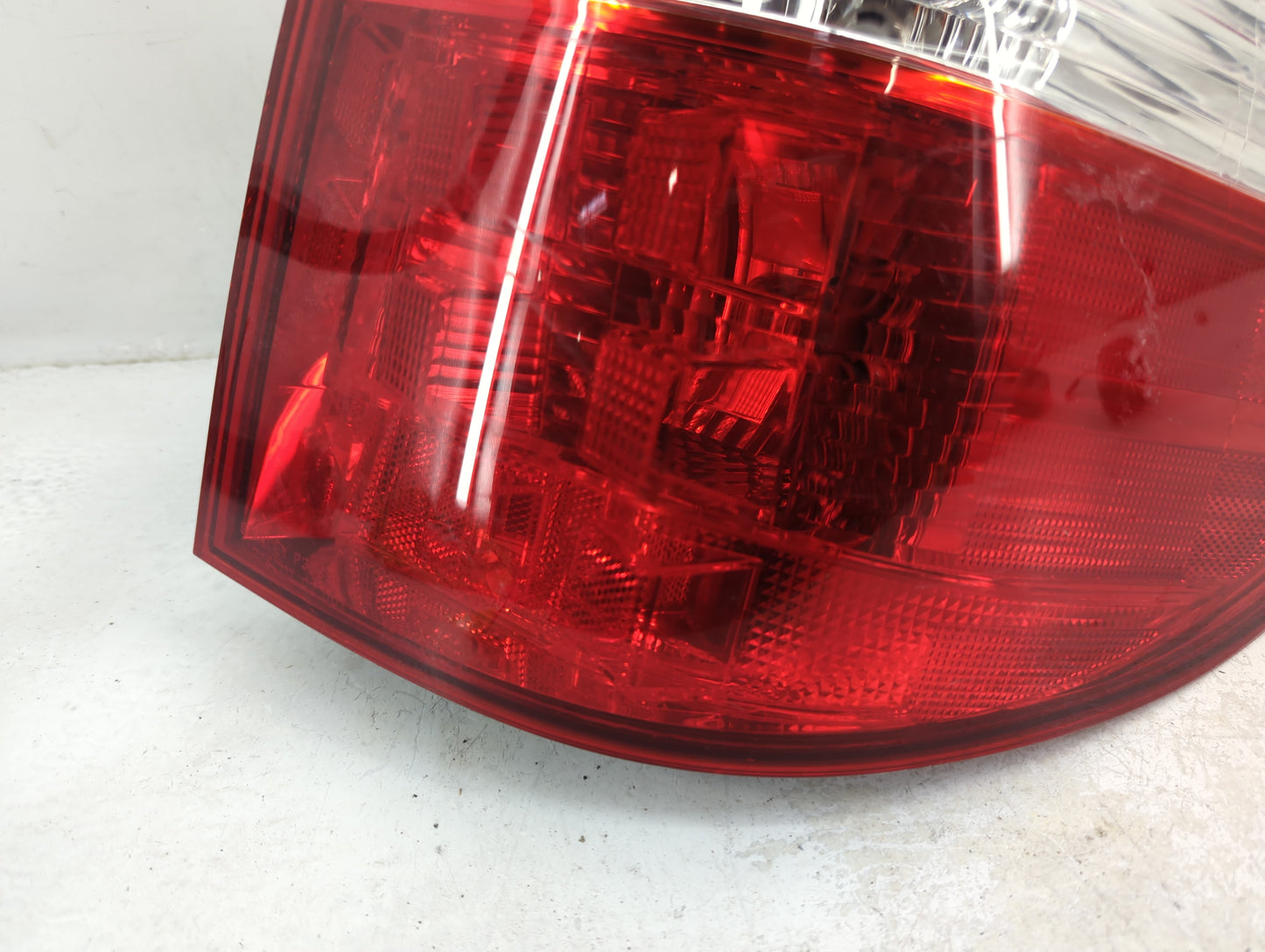 2005-2006 Honda Odyssey Tail Light Assembly Passenger Right OEM P/N:WY21WC12V223CP Fits Fits 2005 2006 OEM Used Auto Parts -