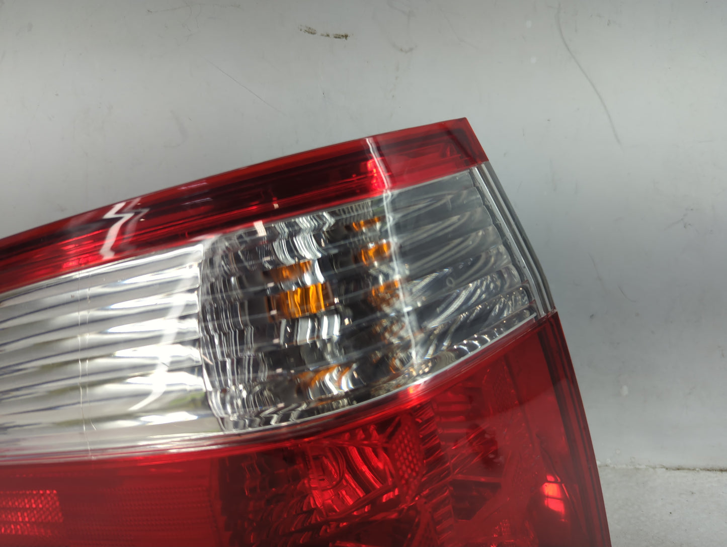 2005-2006 Honda Odyssey Tail Light Assembly Driver Left OEM Fits Fits 2005 2006 OEM Used Auto Parts - Oemusedautoparts1.com