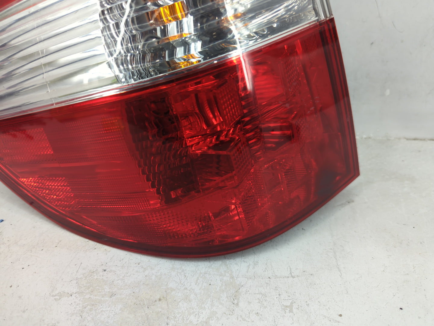 2005-2006 Honda Odyssey Tail Light Assembly Driver Left OEM Fits Fits 2005 2006 OEM Used Auto Parts - Oemusedautoparts1.com