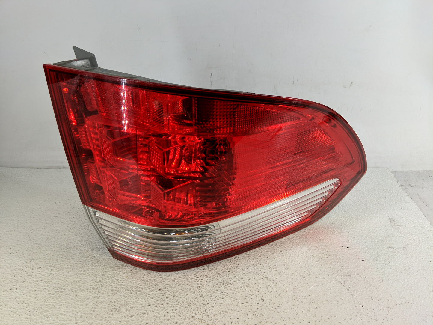 2005-2006 Honda Odyssey Tail Light Assembly Driver Left OEM Fits Fits 2005 2006 OEM Used Auto Parts - Oemusedautoparts1.com