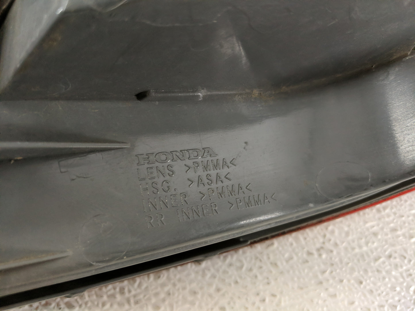 2005-2006 Honda Odyssey Tail Light Assembly Driver Left OEM Fits Fits 2005 2006 OEM Used Auto Parts - Oemusedautoparts1.com