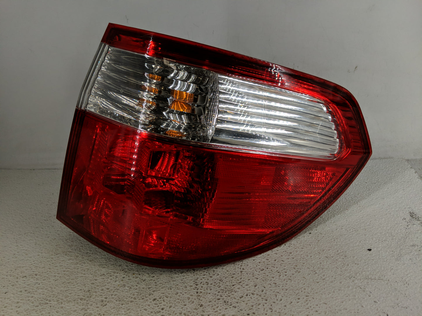2005-2006 Honda Odyssey Tail Light Assembly Passenger Right OEM Fits Fits 2005 2006 OEM Used Auto Parts - Oemusedautoparts1.