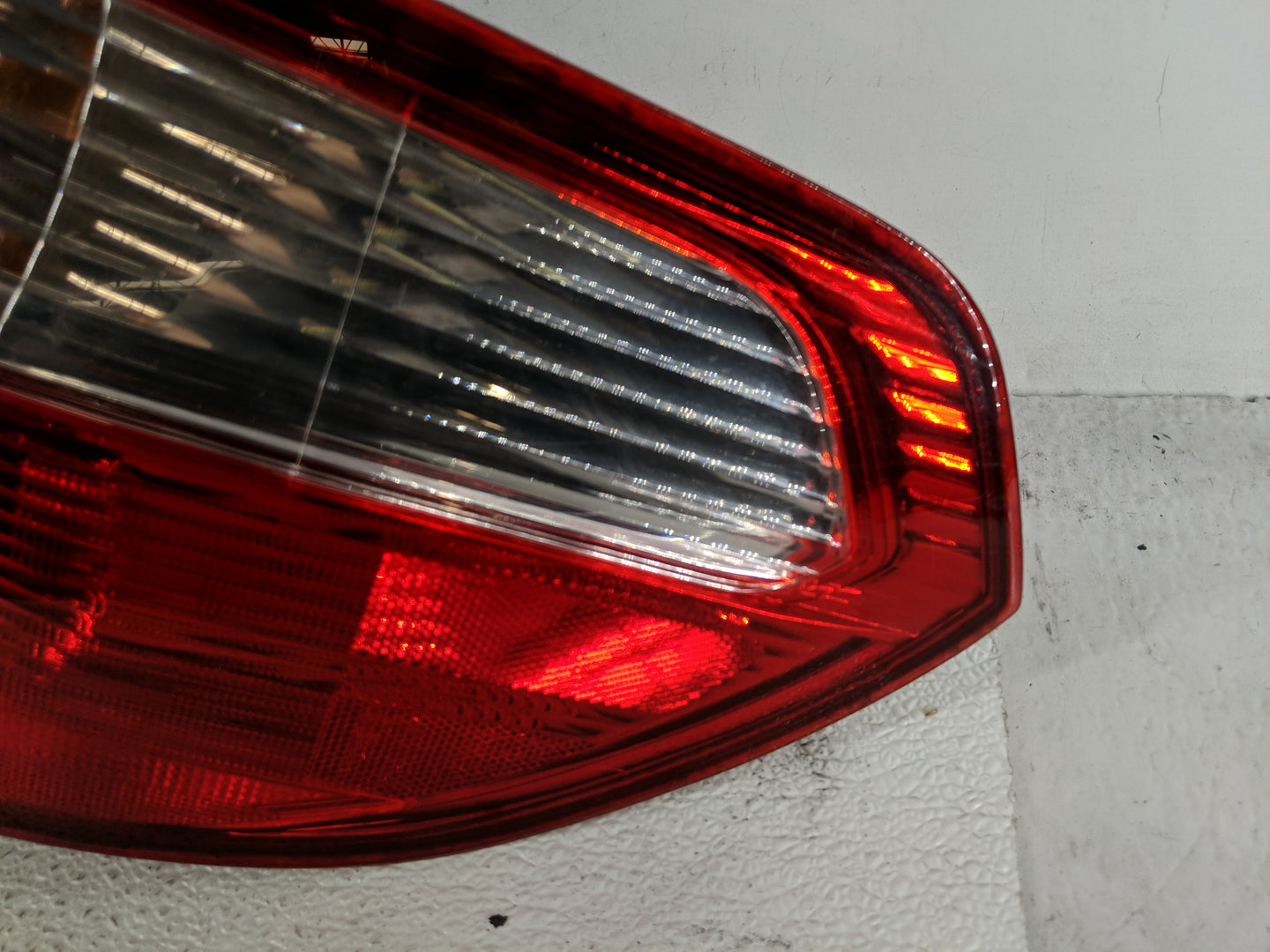 2005-2006 Honda Odyssey Tail Light Assembly Passenger Right OEM Fits Fits 2005 2006 OEM Used Auto Parts - Oemusedautoparts1.