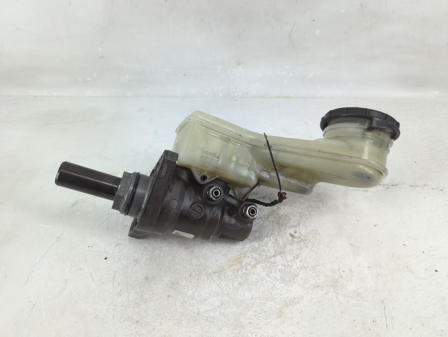 2005-2010 Honda Odyssey Brake Master Cylinder 1208508 - Oemusedautoparts1.com