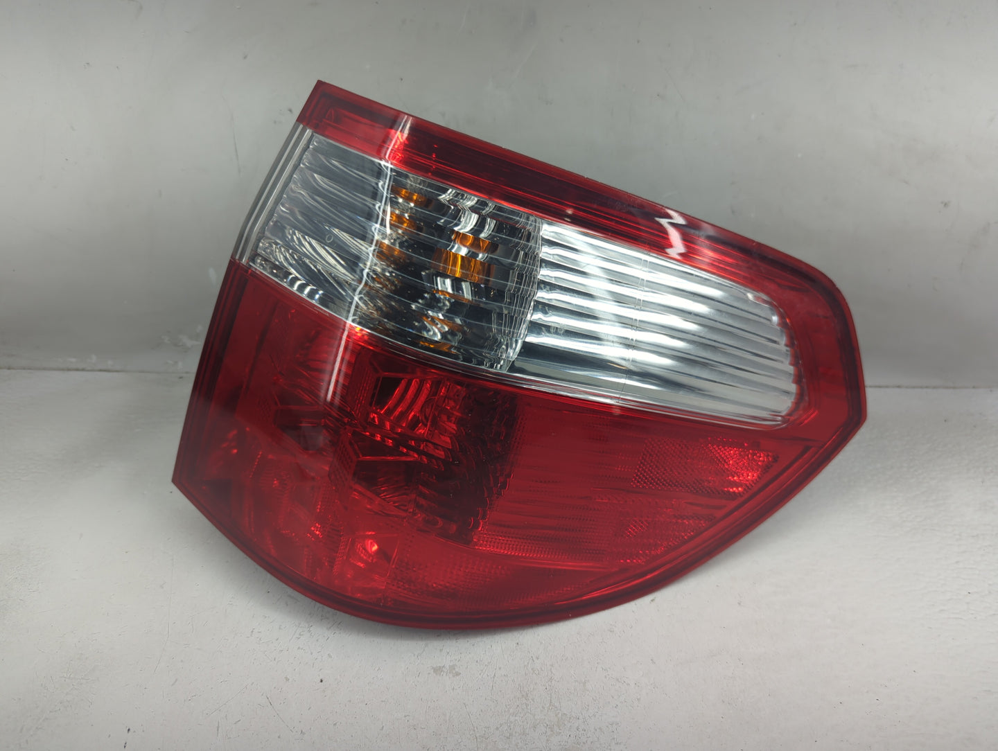 2005-2007 Honda Odyssey Tail Light Assembly Passenger Right OEM Fits Fits 2005 2006 2007 OEM Used Auto Parts - Oemusedautopa