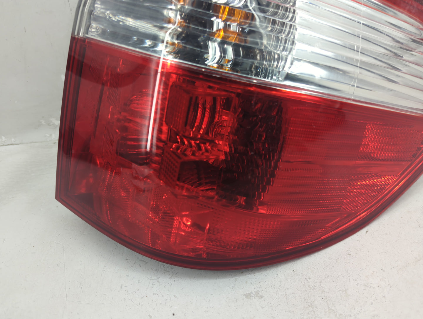 2005-2007 Honda Odyssey Tail Light Assembly Passenger Right OEM Fits Fits 2005 2006 2007 OEM Used Auto Parts - Oemusedautopa