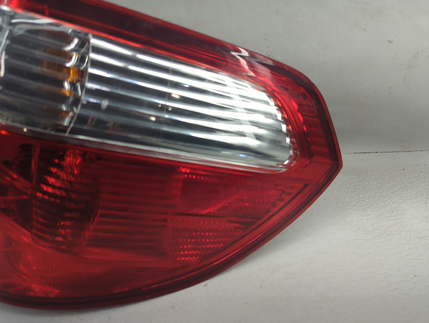 2005-2007 Honda Odyssey Tail Light Assembly Passenger Right OEM Fits Fits 2005 2006 2007 OEM Used Auto Parts - Oemusedautopa