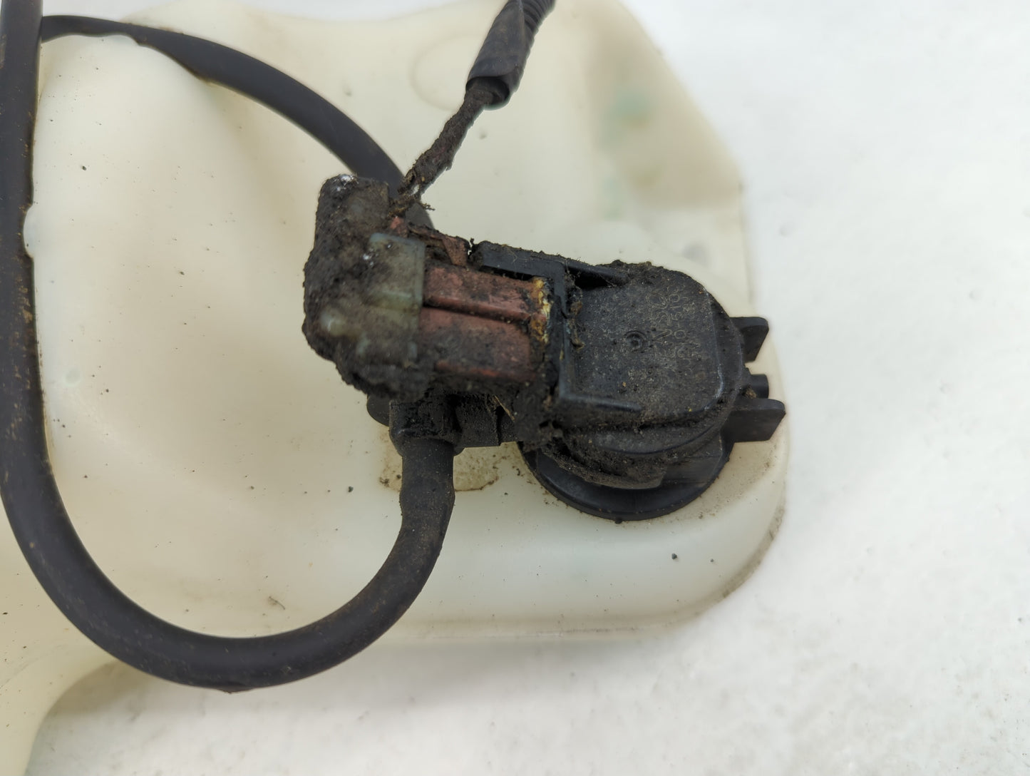 2005-2010 Honda Odyssey Windshield Washer Fluid Reservoir Bottle Oem - Oemusedautoparts1.com