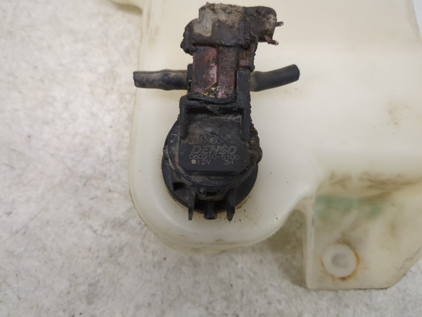 2005-2010 Honda Odyssey Windshield Washer Fluid Reservoir Bottle Oem - Oemusedautoparts1.com