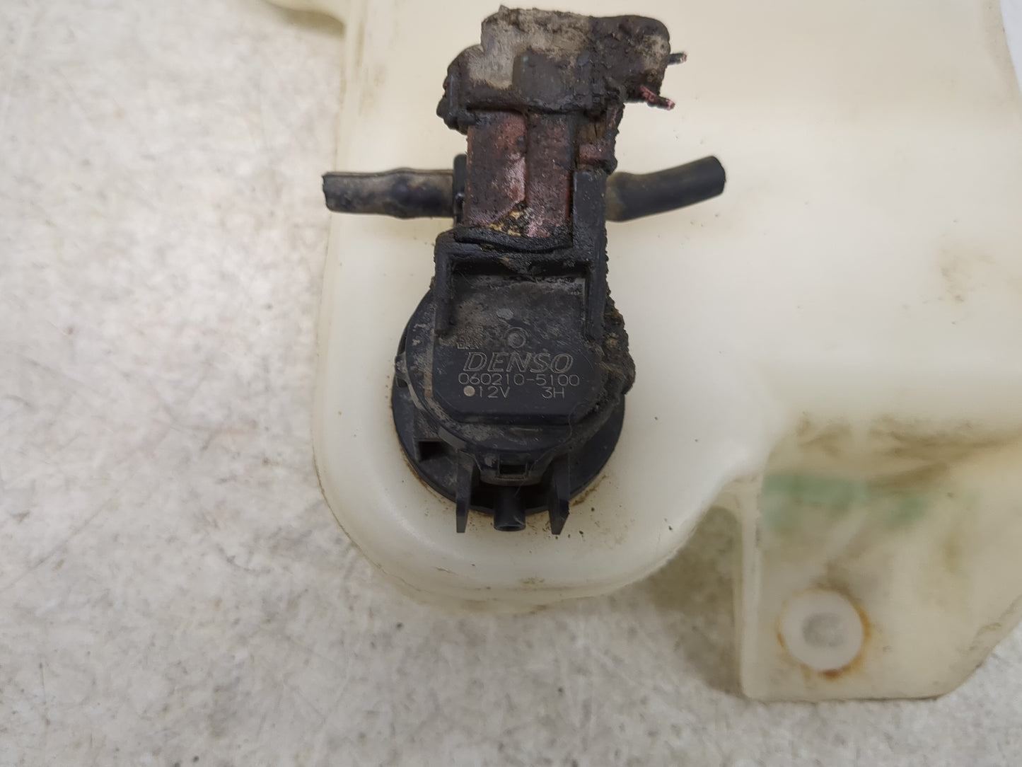 2005-2010 Honda Odyssey Windshield Washer Fluid Reservoir Bottle Oem - Oemusedautoparts1.com