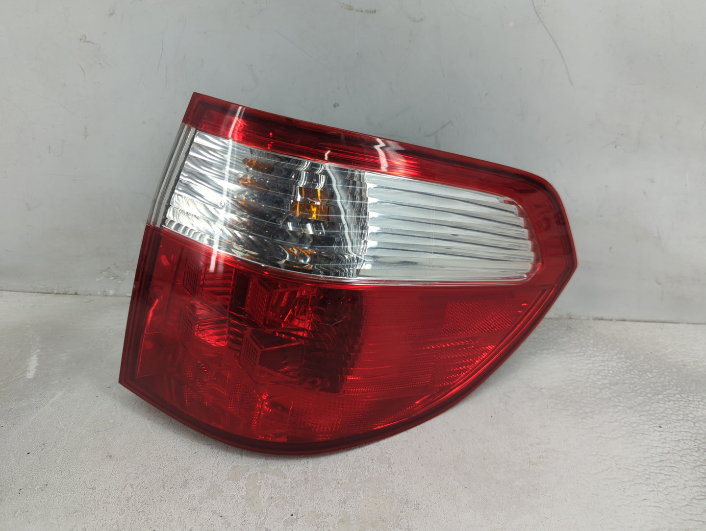 2005-2006 Honda Odyssey Tail Light Assembly Passenger Right OEM Fits Fits 2005 2006 OEM Used Auto Parts - Oemusedautoparts1.